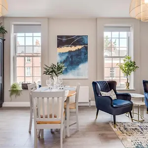 https://central-belfast-apartments-botanic.belfasthotelsireland.com